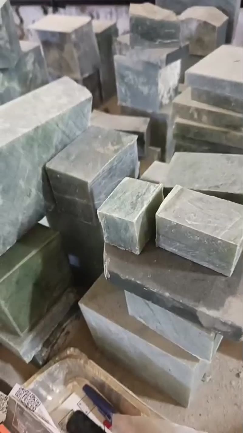 仓库中的切割方料