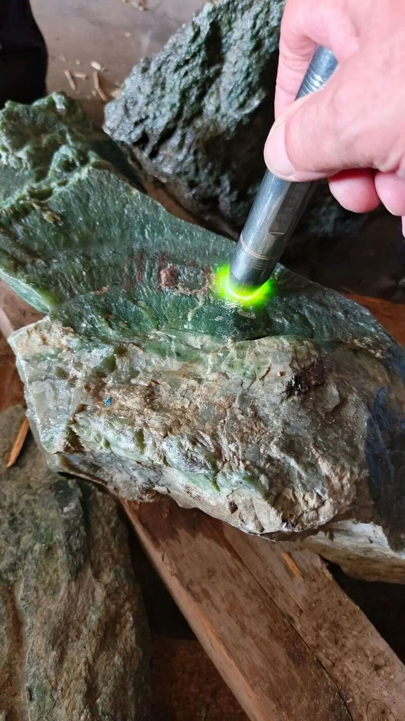 手电检查毛料